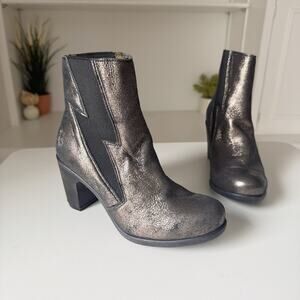 NWOT Fly London Metallic Graphite Kimi Chelsea Lightning Bolt Boots Size 5.5